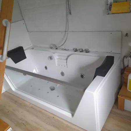 Ruhe Und Erholung Mit Whirlpool Appartement Balje